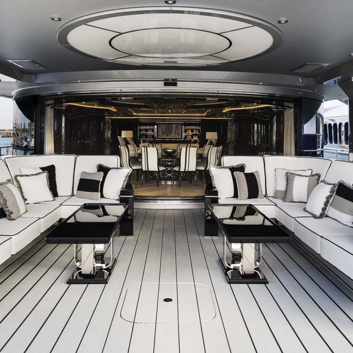 tapissier-seigneur-salon-yacht-720x720